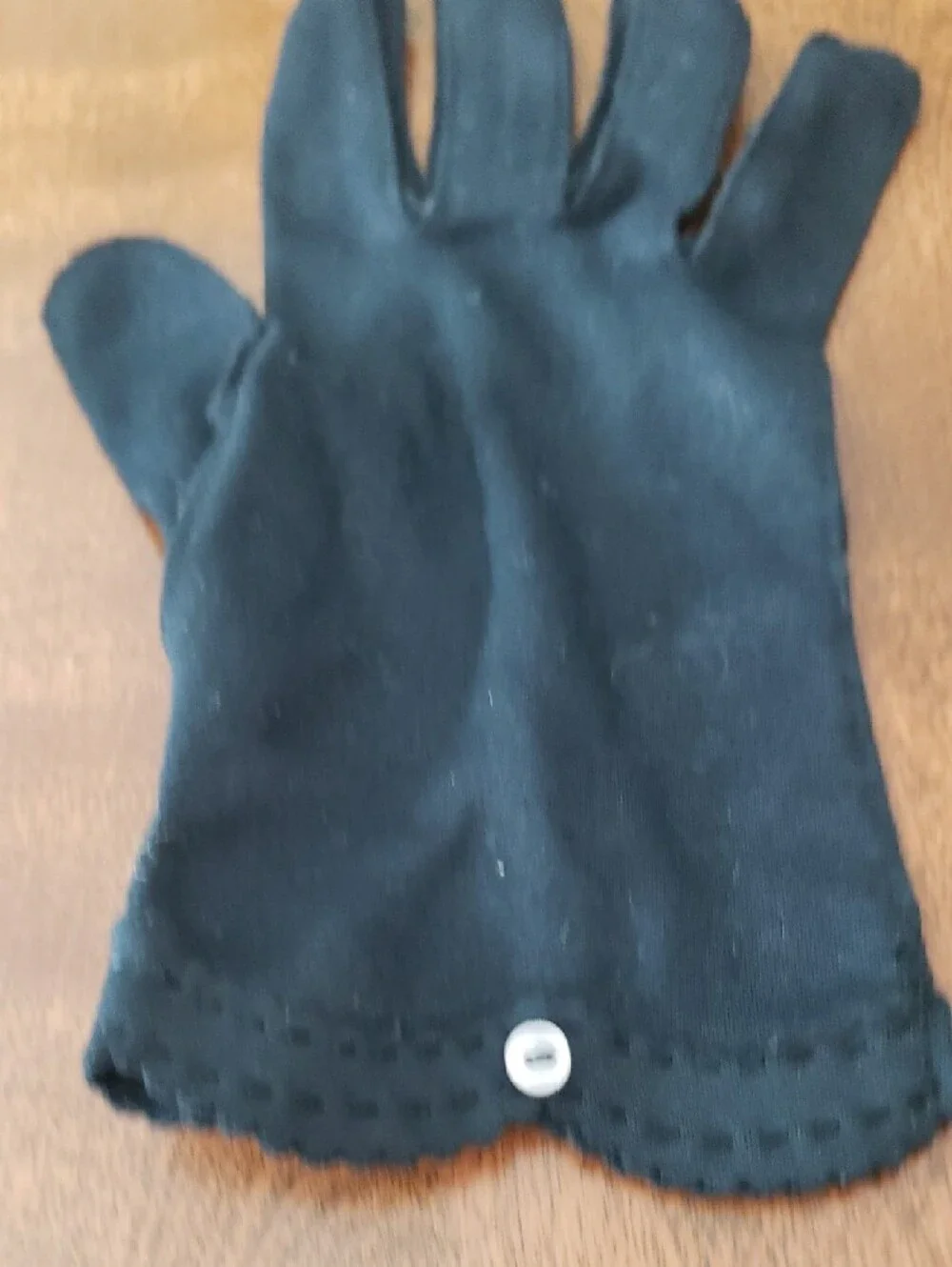 Vtg Classic Black Ladies Gloves with Decorative Button - Size 7